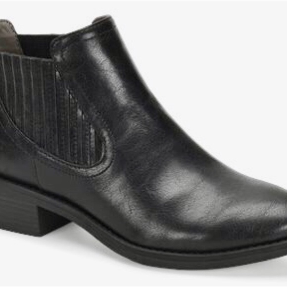 Eurosoft Women’s size 8.5 Colissa black ankle bootie